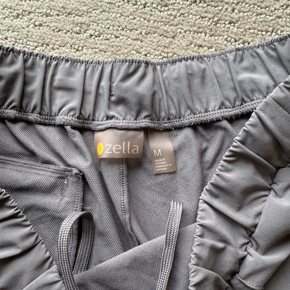 3 pairs Zella stretch short.